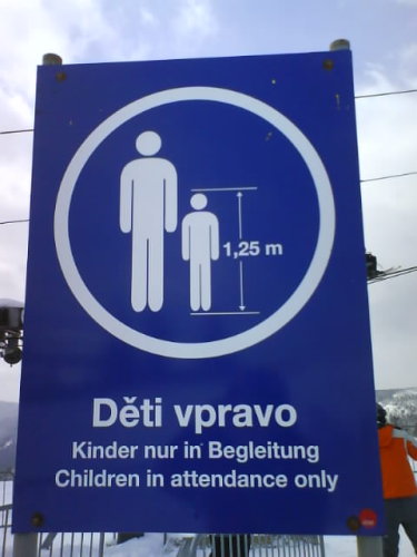 děti vpravo – children in attendance only