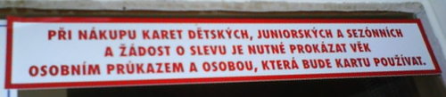 při nákupu karet dětských, juniorských a sezónních a žádost o slevu je nutné prokázat věk osobním průkazem a osobou, která bude kartu používat.